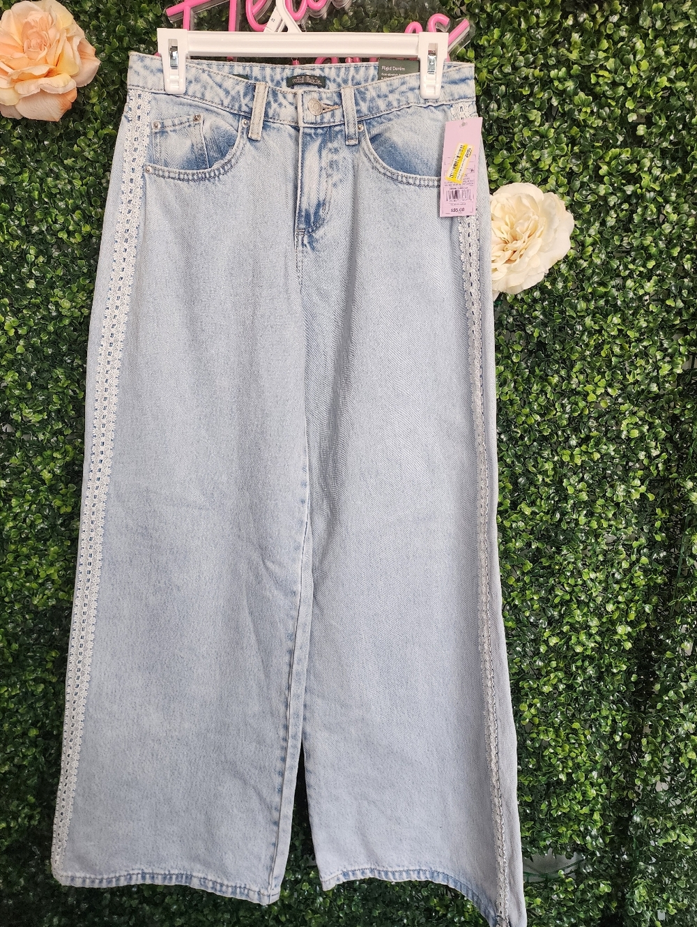 Women's Mid-Rise Ultra Wide Leg Baggy Jeans - Wild Fable' Light Wash 4 - Picture 5 of 5